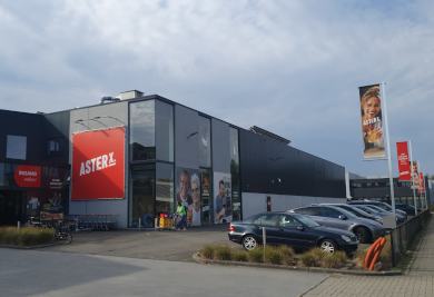 AsterX Dranken Waarloos - gevel en parking