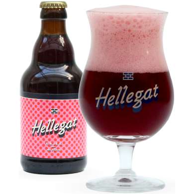 Uitgeschonken Hellegat Kriek in een bijhorend glas