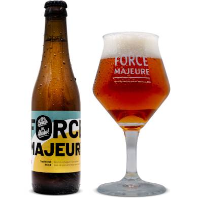 Force Majeure Traditional Blond uitgeschonken in bijhorend bierglas