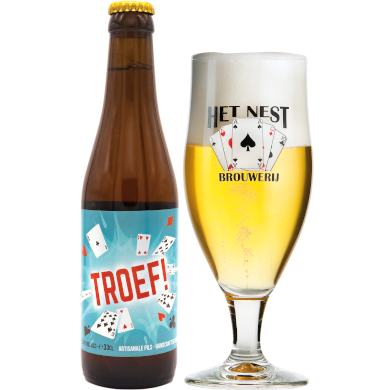 Troef! uitgeschonken in bijhorend bierglas