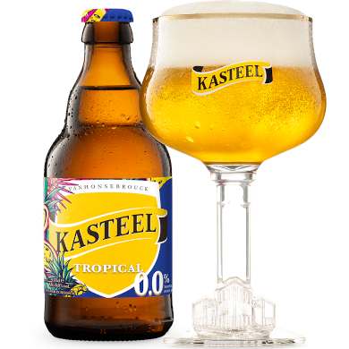 Kasteel Tropical 0.0 uitgeschonken in bijhorend glas