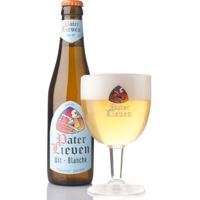 Pater Lieven Wit in bierglas met flesje ernaast