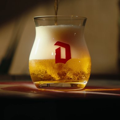 Het glas van Barrel Aged is geïnspireerd op het iconische Duvel-glas