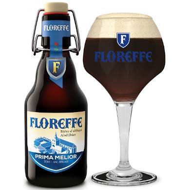 Floreffe Prima Melior in bierglas met beugelfles ernaast