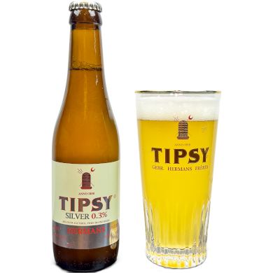 Flesje Tipsy Silver naast een gevuld bierglas