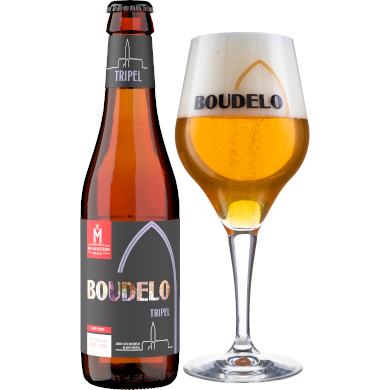 Boudelo Tripel gepresenteerd in glas met flesje naast
