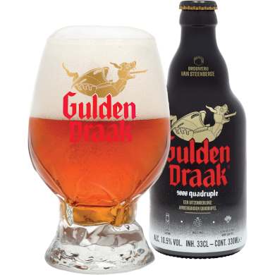 Gulden Draak 9000 Quadruple in een bijhorend bierglas