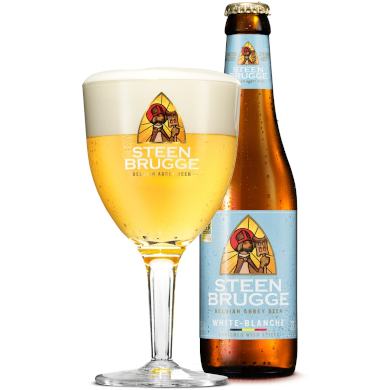 Uitgeschonken Steenbrugge Wit in bijhorend kelkglas