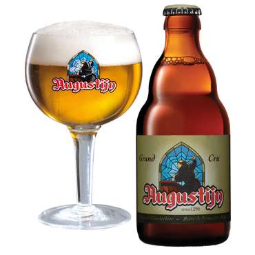 Augustijn Grand Cru uitgeschonken in Augustijn-bierglas naast bierflesje