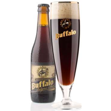 Buffalo Belgian Stout in bierglas met fles ernaast