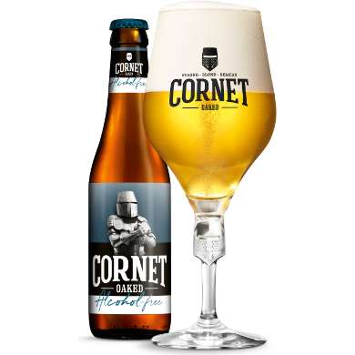 Flesje Cornet Oaked Alcohol-free naast een gevuld glas
