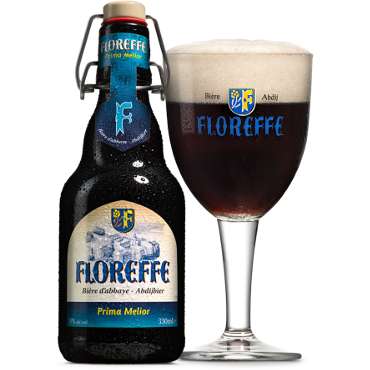 Floreffe Prima Melior in bierglas met beugelfles ernaast