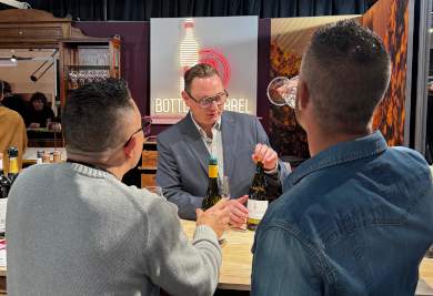 Wijnverkoper in actie – inspireer horecaklanten