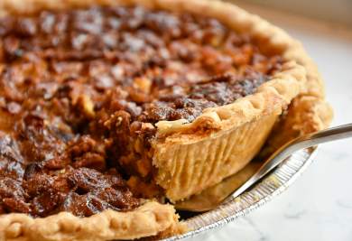 Rijkgevulde pecantaart is lekker bij zoete topwijnen tijdens uw kerstdiner