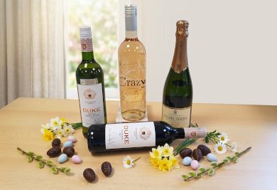 De vier wijnen van de maand april met paasdecoratie