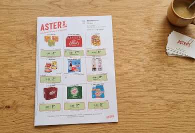 Folder april-mei 2026 met promoties en wijnen van de maand
