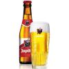 Uitgeschonken Jupiler in bijhorend ribbeltjesglas