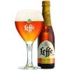 Uitgeschonken Leffe Tripel in bijhorend kelkglas