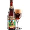 Stoute Bie uitgeschonken in glas met flesje