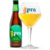 Ypra Hoppy Tripel in bijhorend glas uitgeschonken